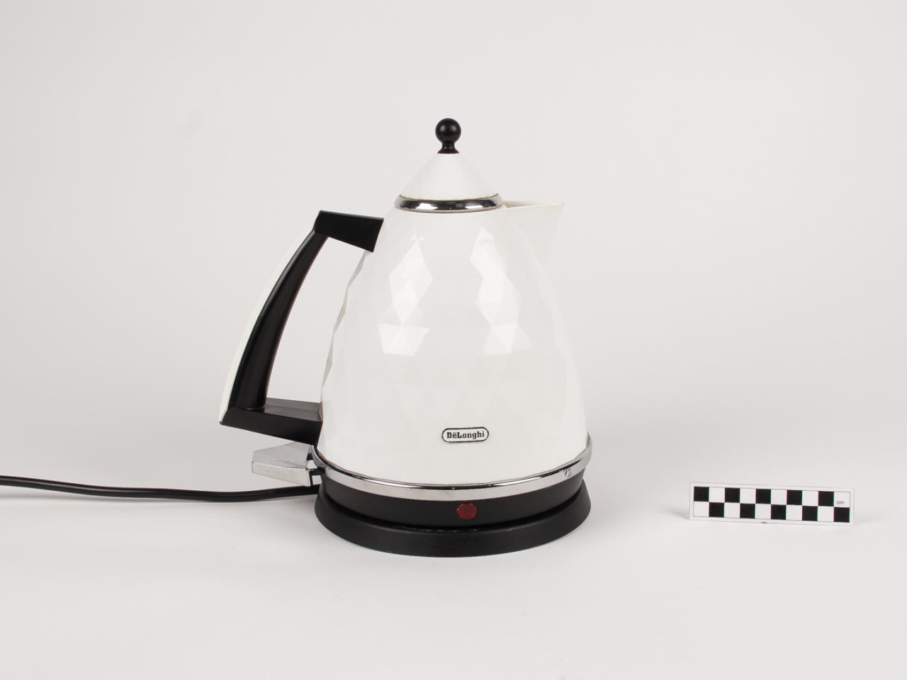 ELECTRIC KETTLE