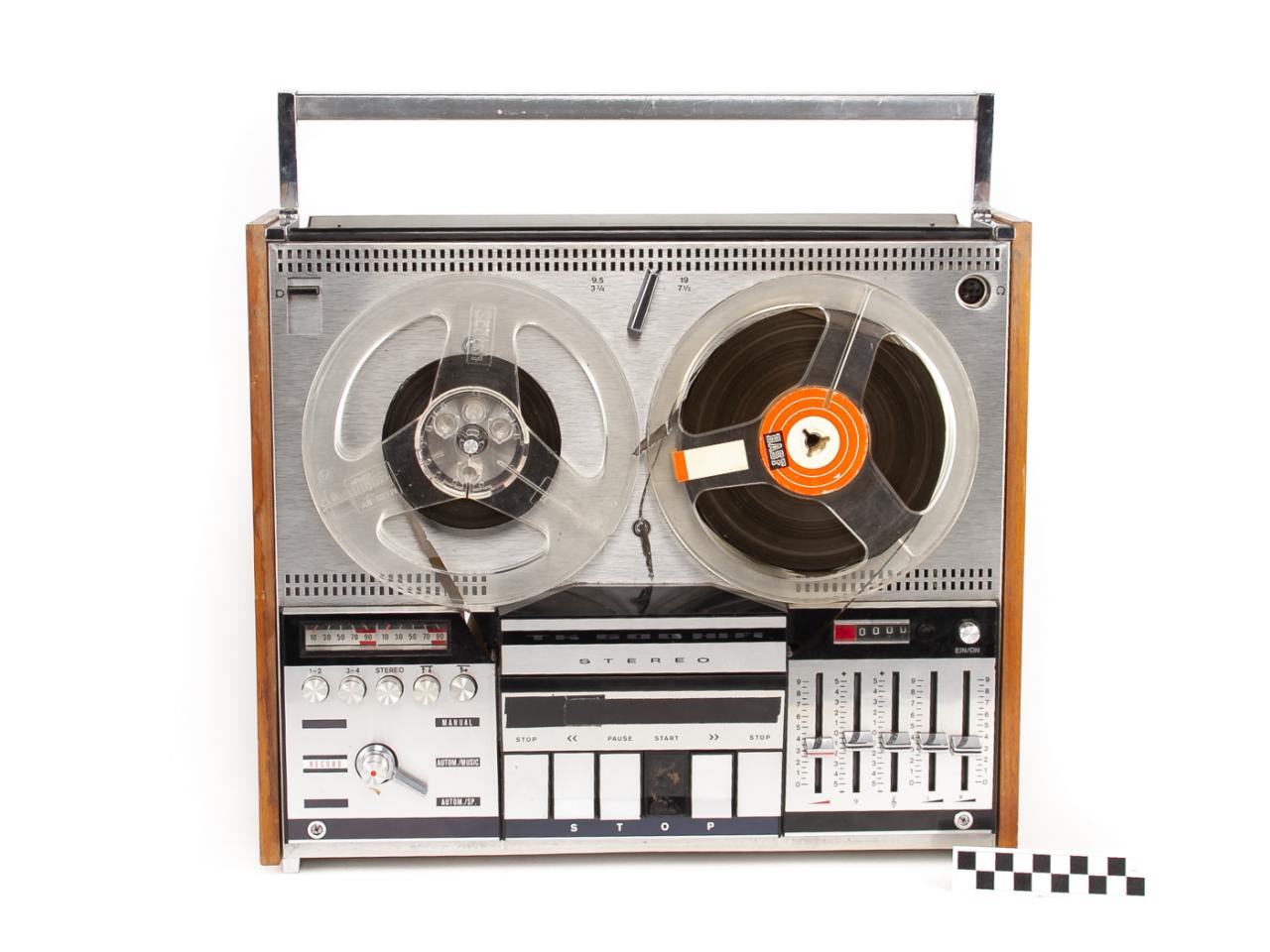 REEL TO REEL TAPE RECORDER