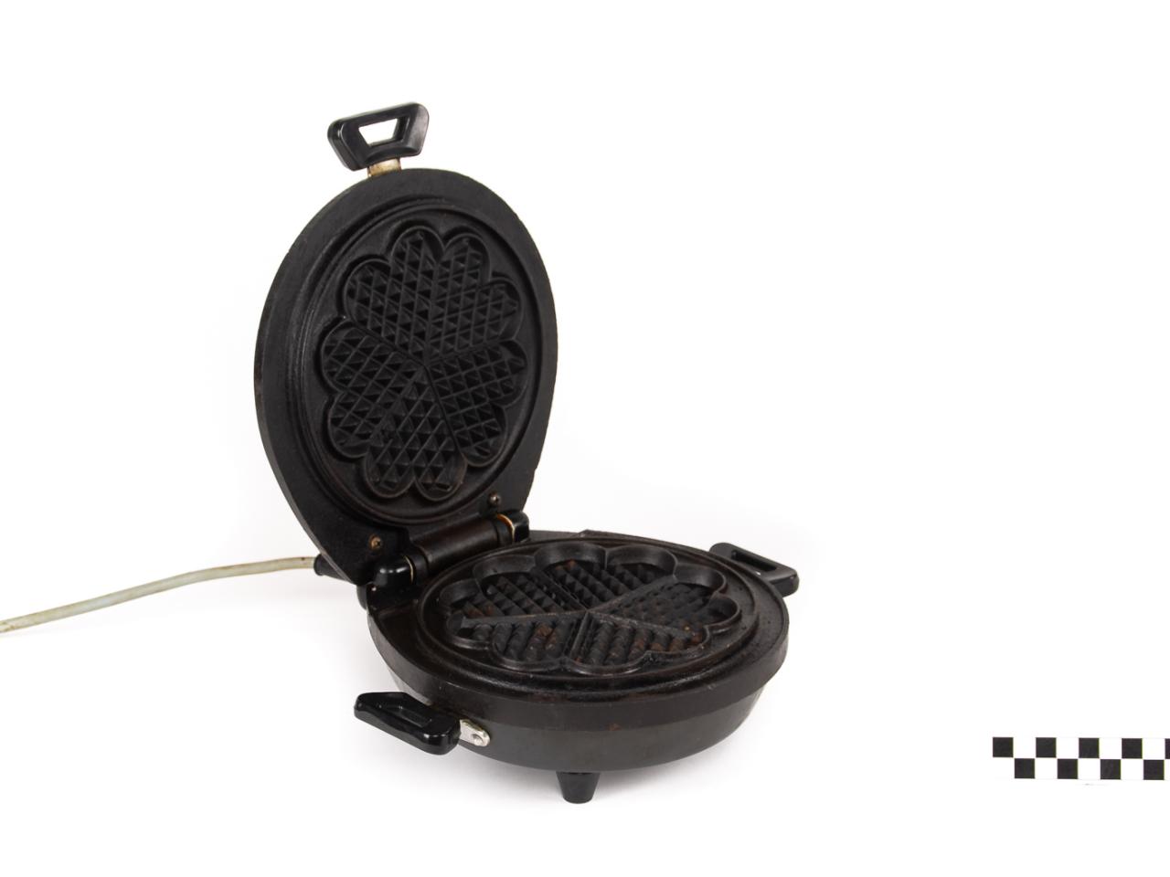 WAFFLE MAKER
