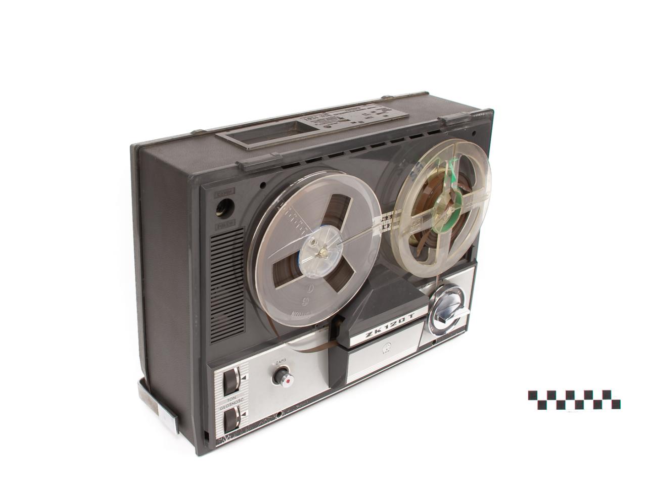 REEL-TO-REEL TAPE RECORDER