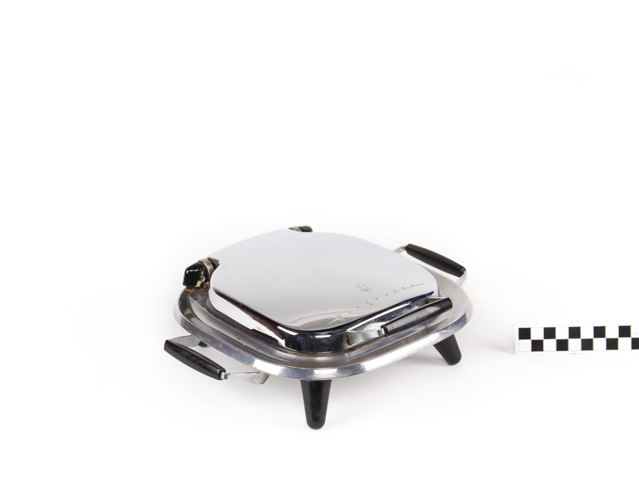 WAFFLE MAKER