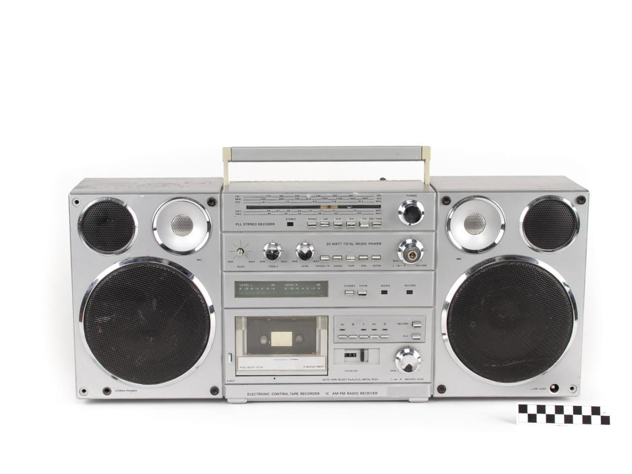 BOOMBOX RADIO
