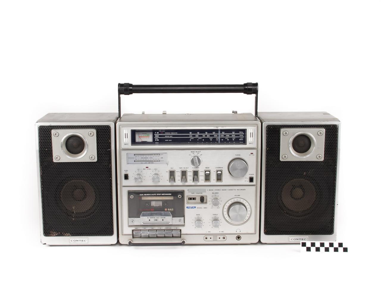 BOOMBOX RADIO