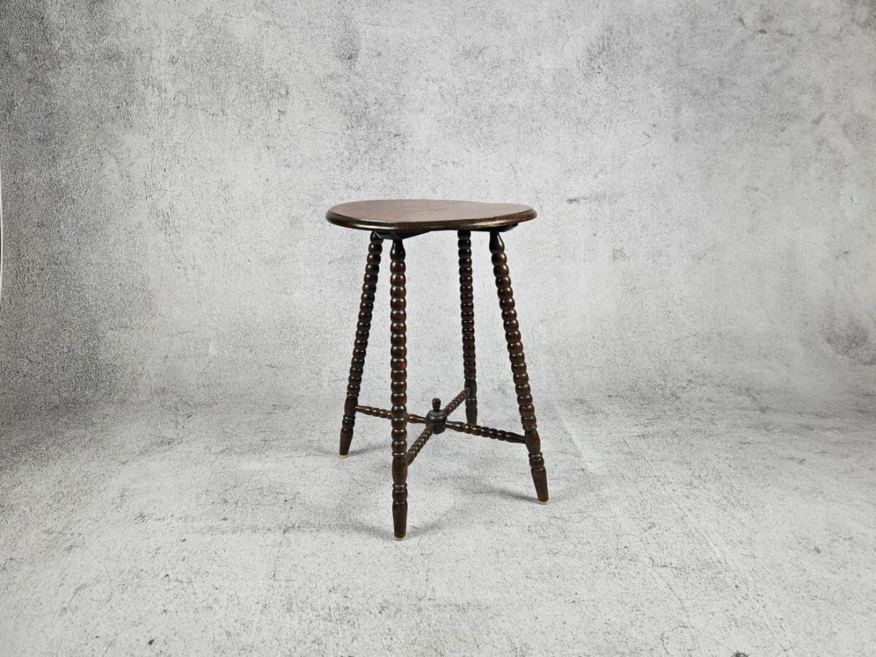 SMALL TABLE