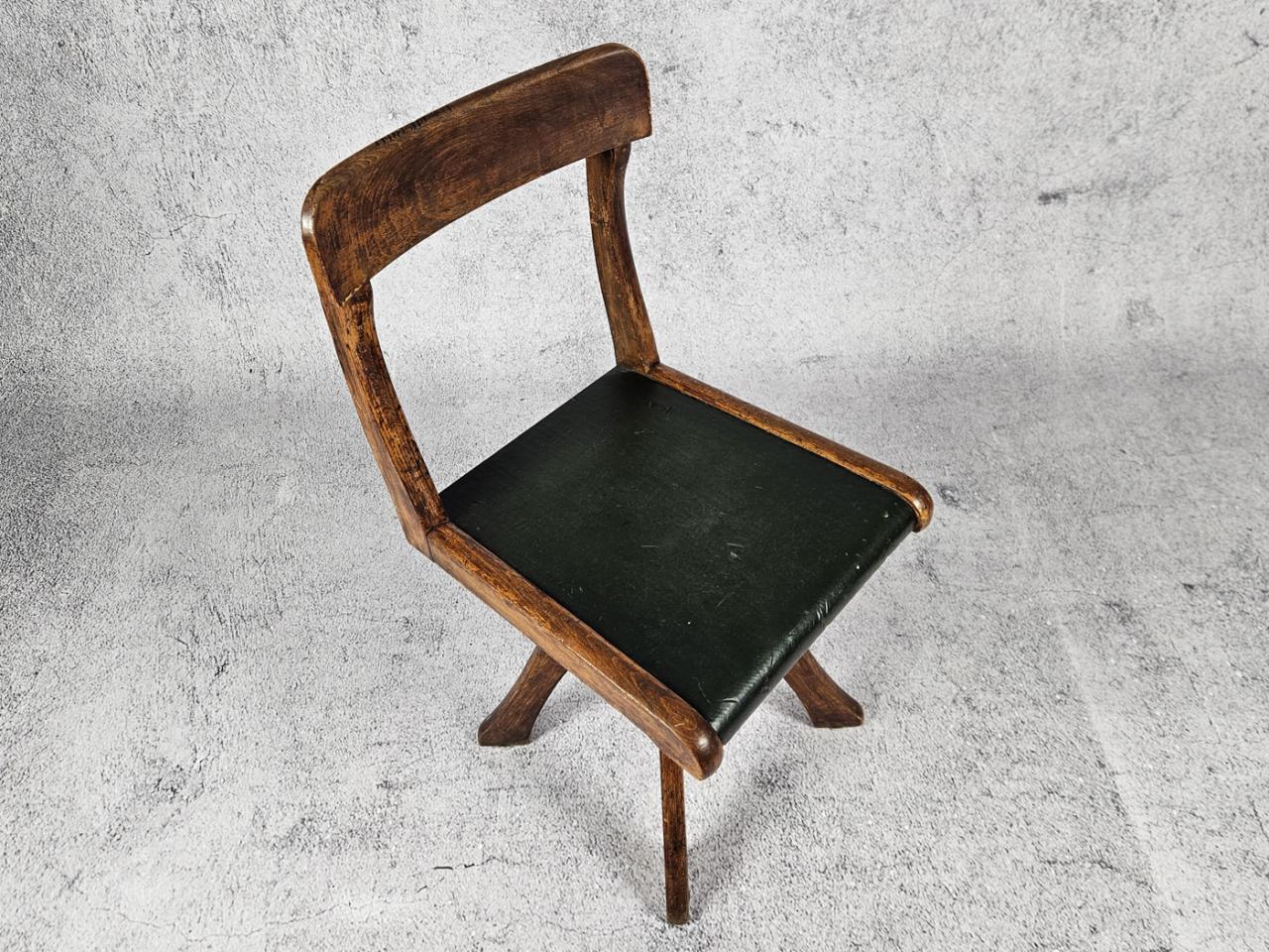 SWIVEL CHAIR