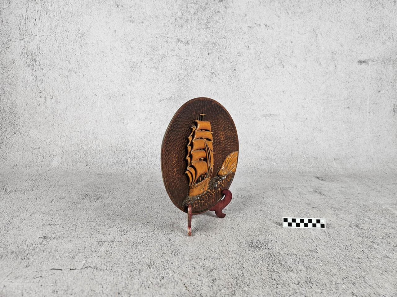 DECORATIVE ORNAMENTAL PLATE