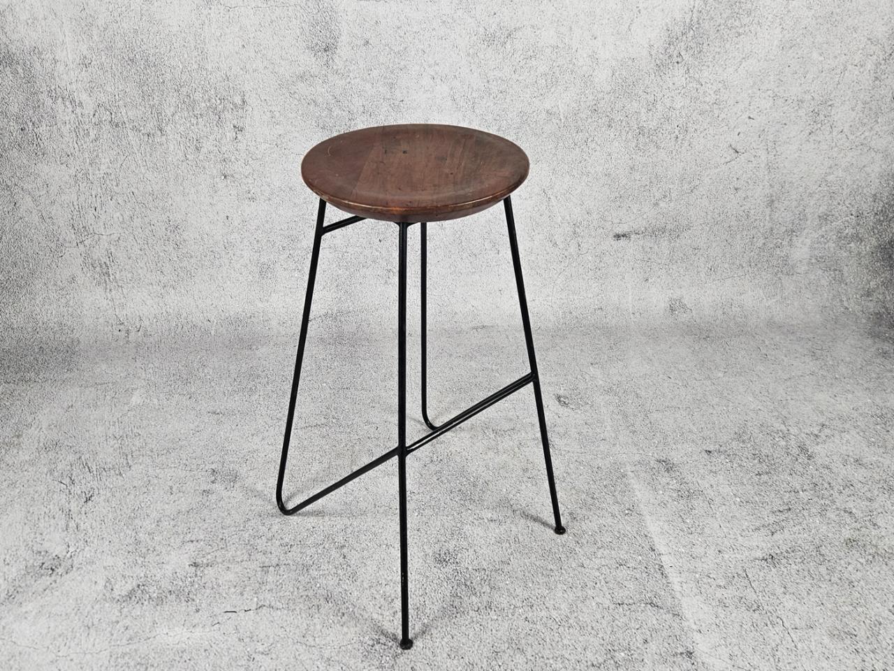 BAR STOOL