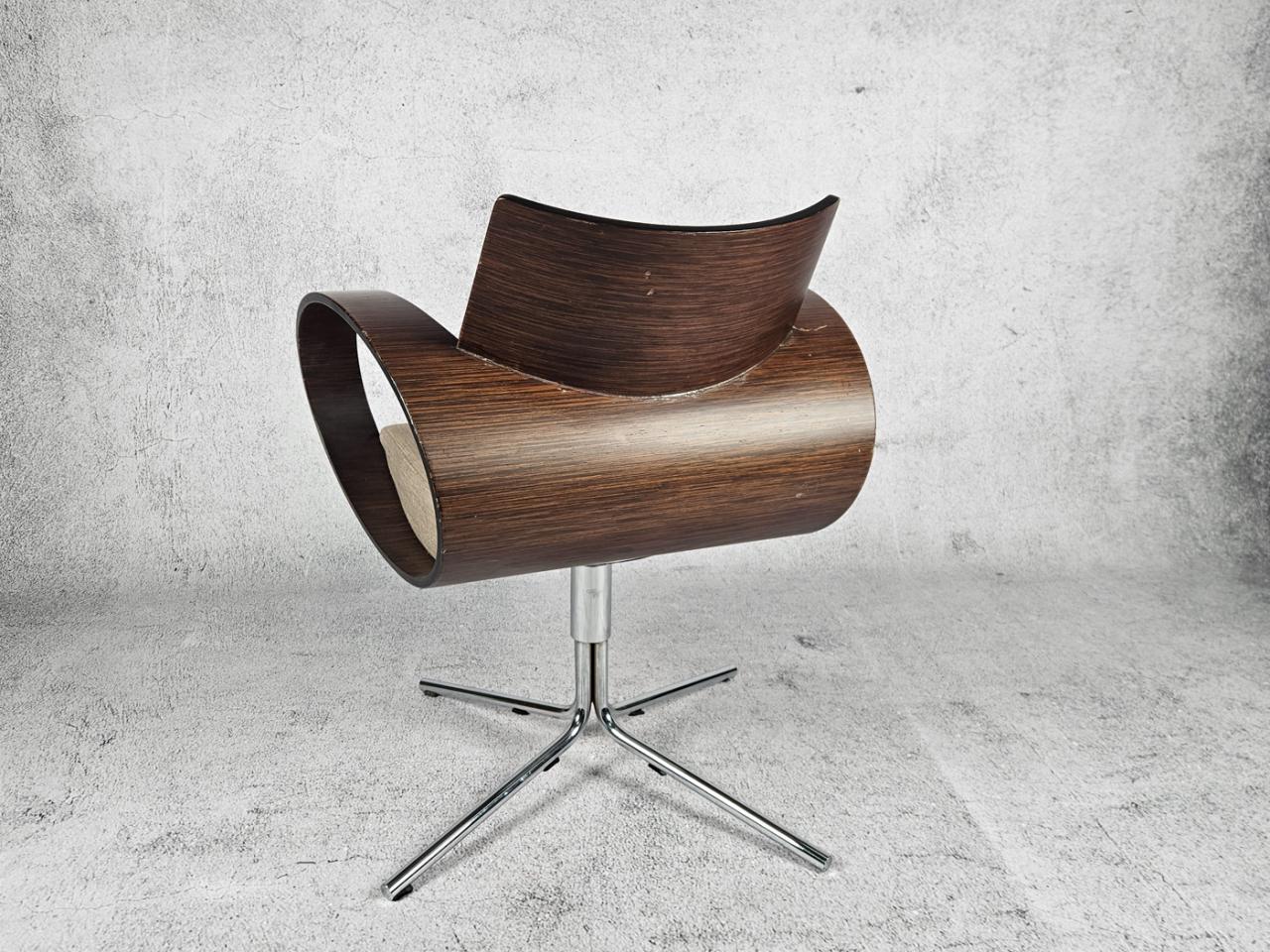 SWIVEL OFFICE CHAIR