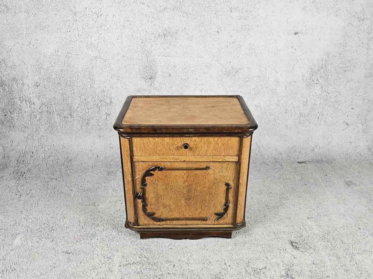 BEDSIDE TABLE