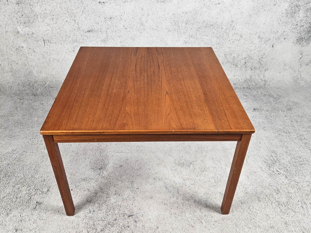 SCANDINAVIAN COFFEE TABLE