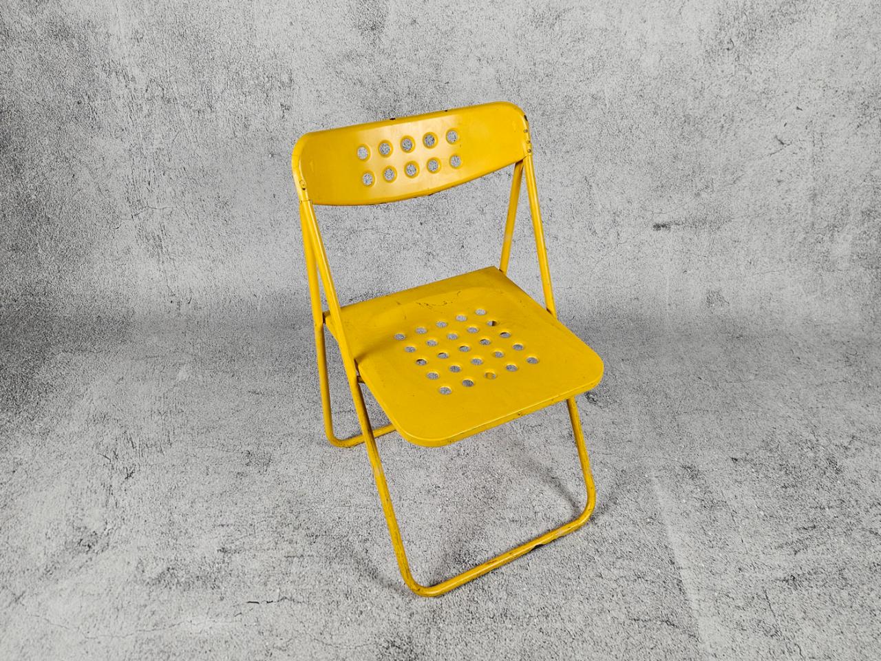 FOLDING CHAIR