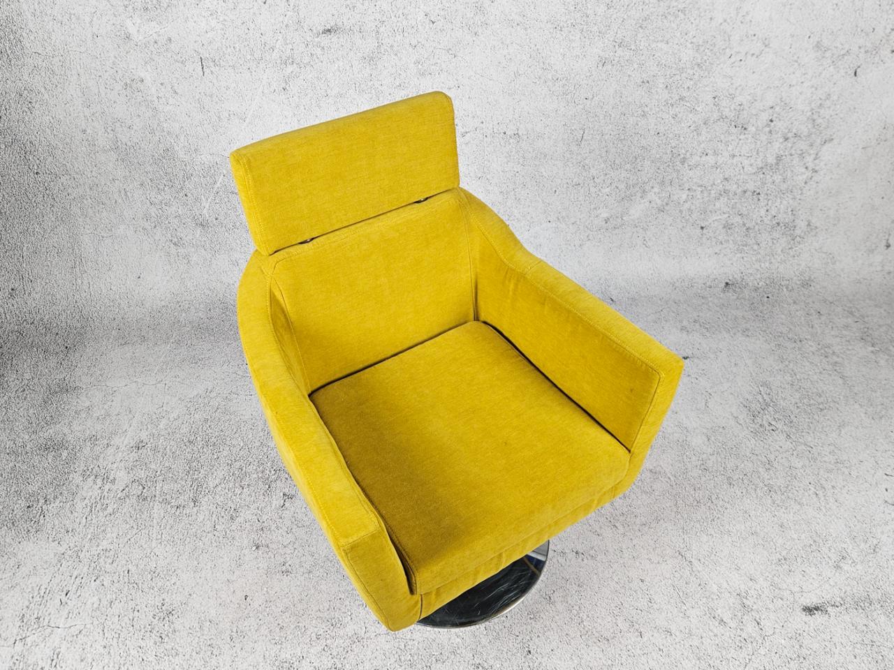 SWIVEL ARMCHAIR