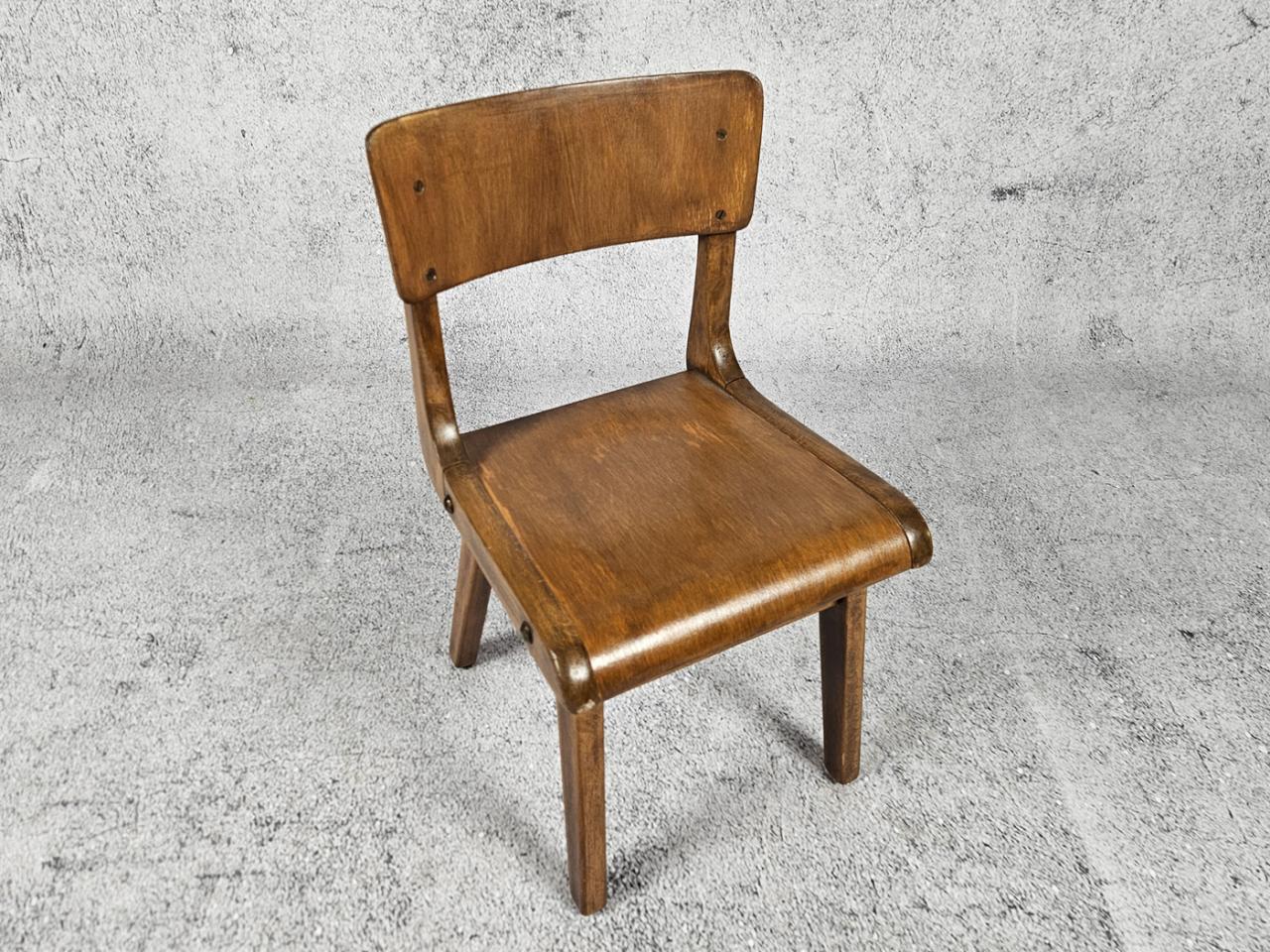 CHILDREN'S CHAIR
