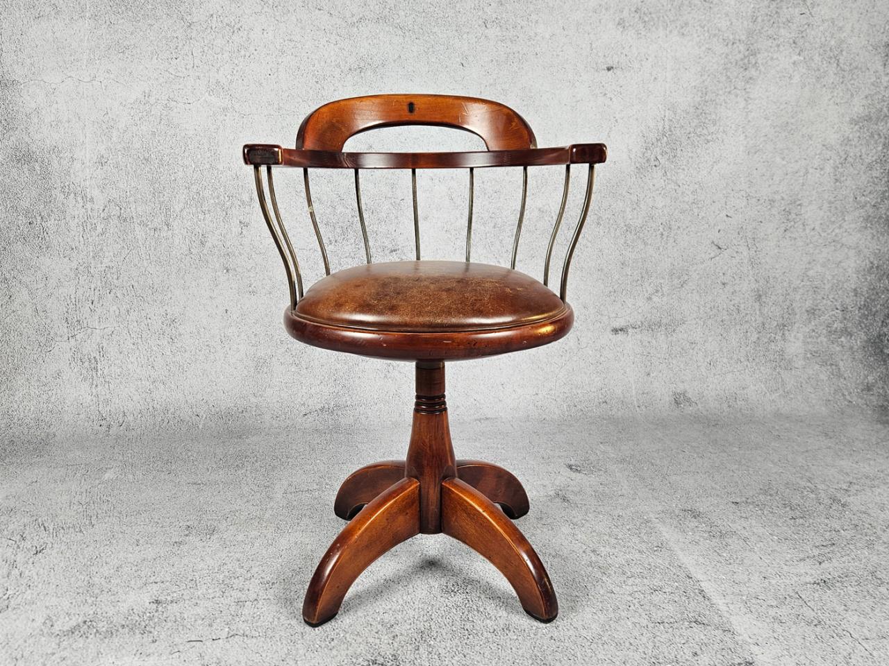 SWIVEL OFFICE CHAIR