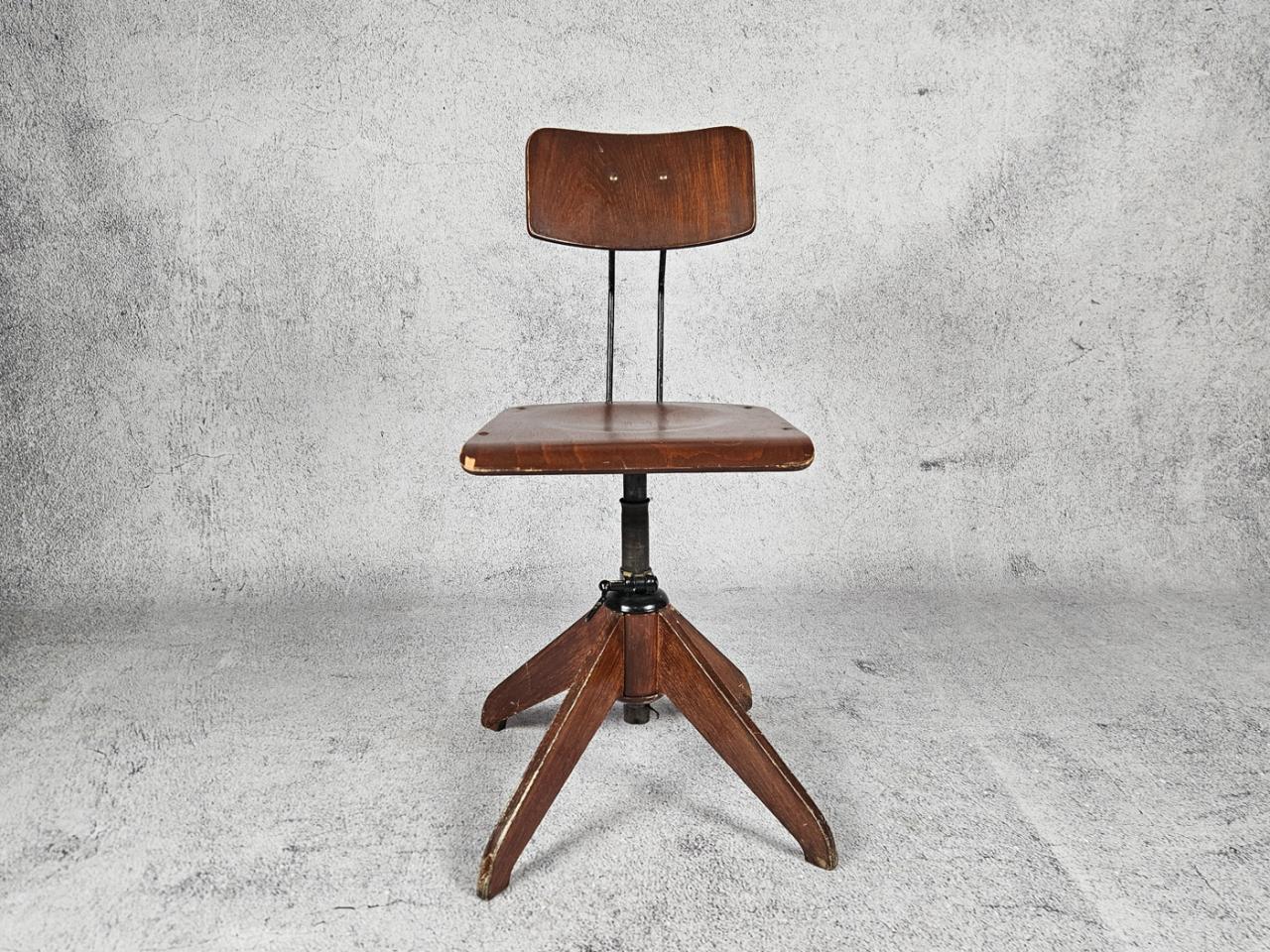 SWIVEL CHAIR