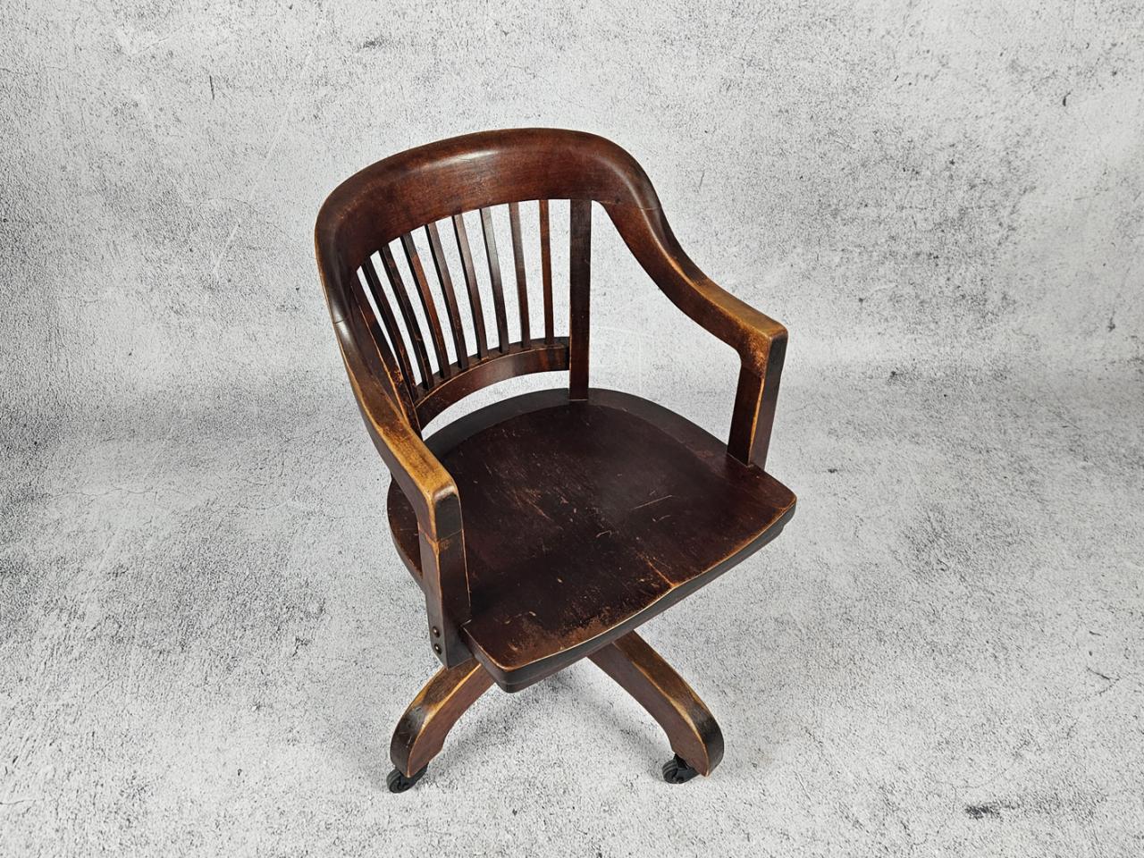 SWIVEL OFFICE CHAIR