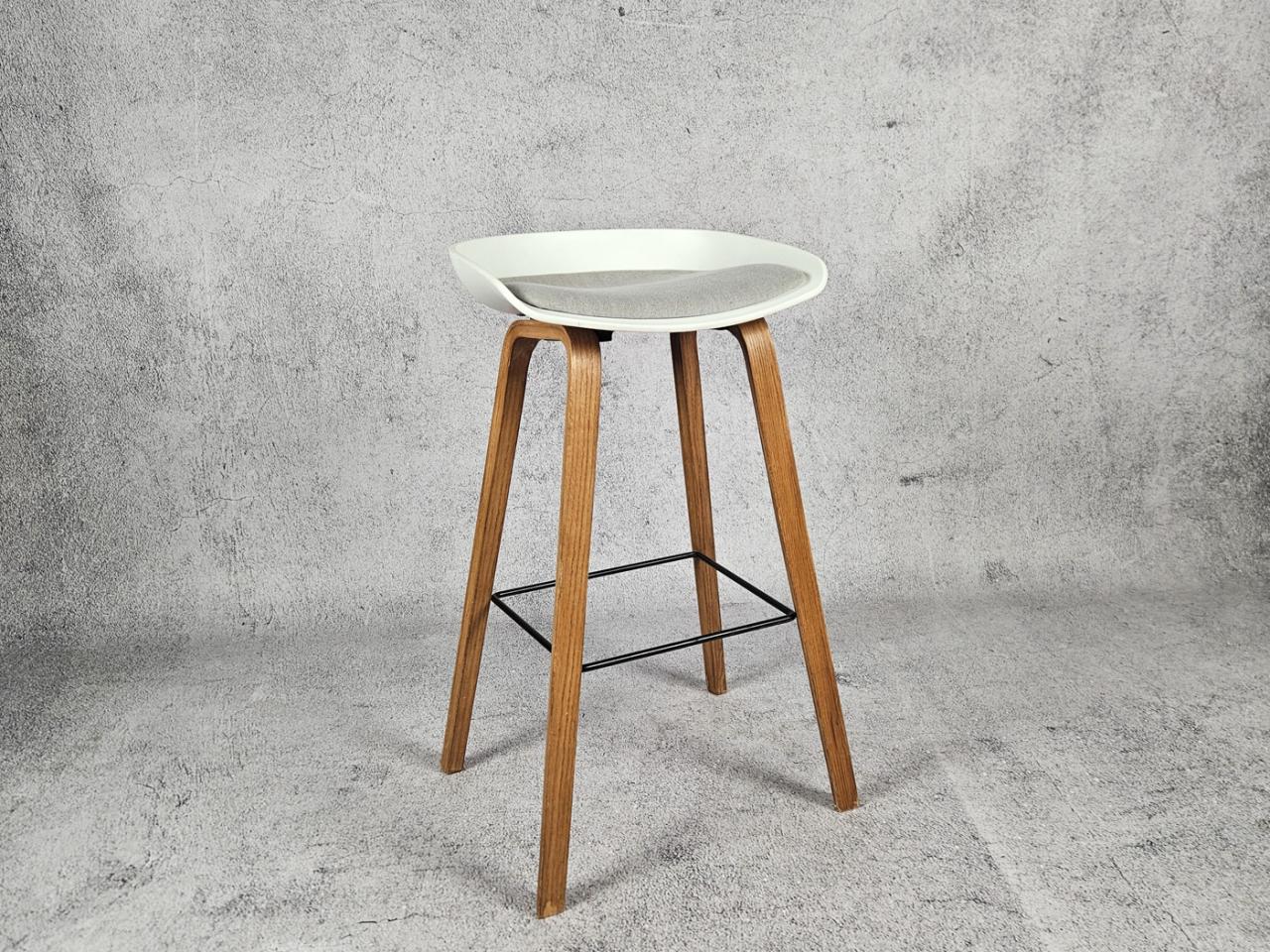 BAR STOOL