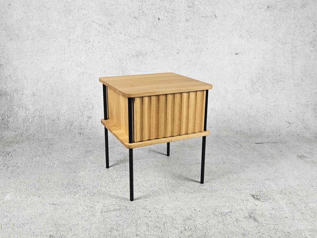 NIGHTSTAND, TAMO