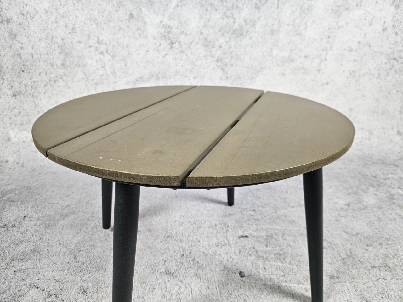 GARDEN TABLE