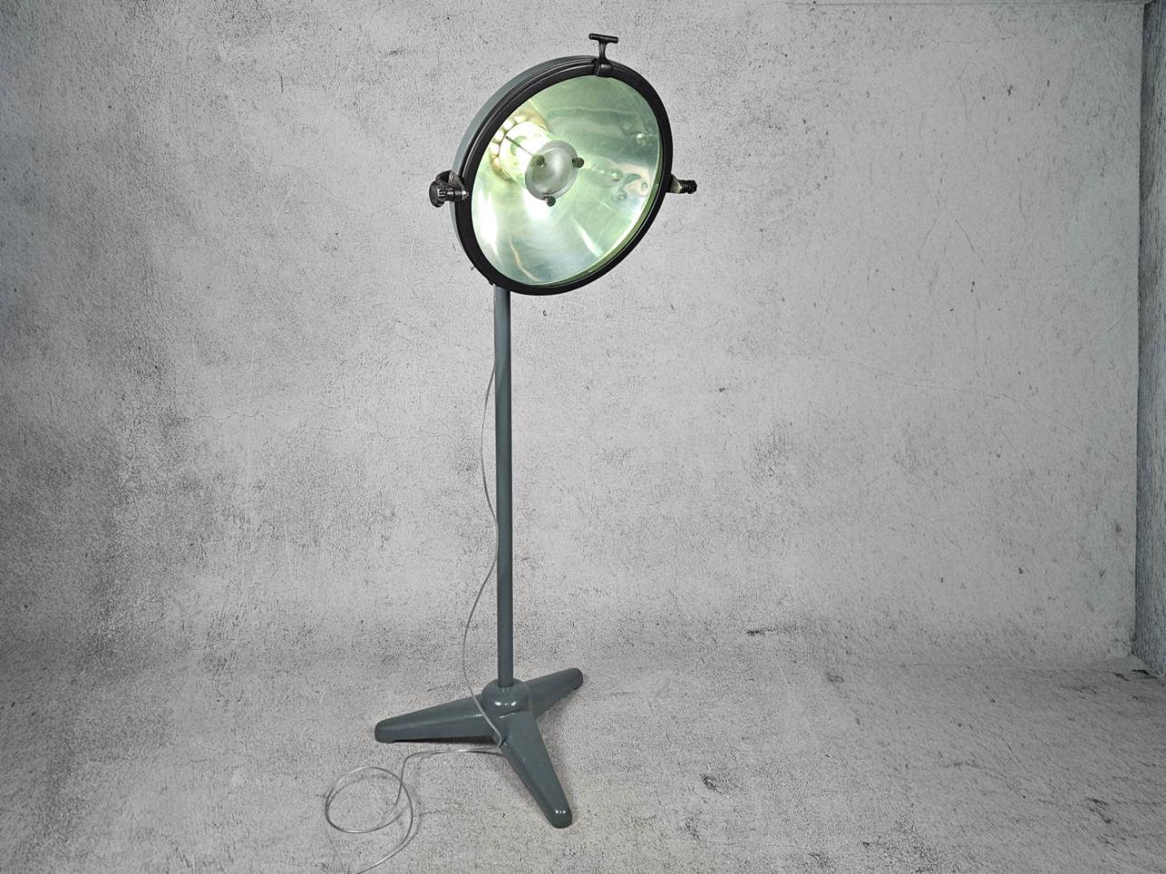 FLOOR LAMP