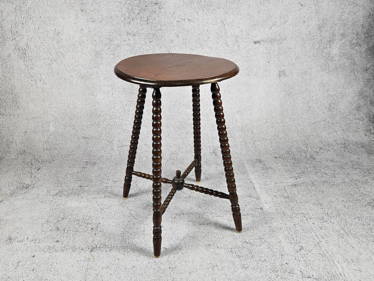 SMALL TABLE