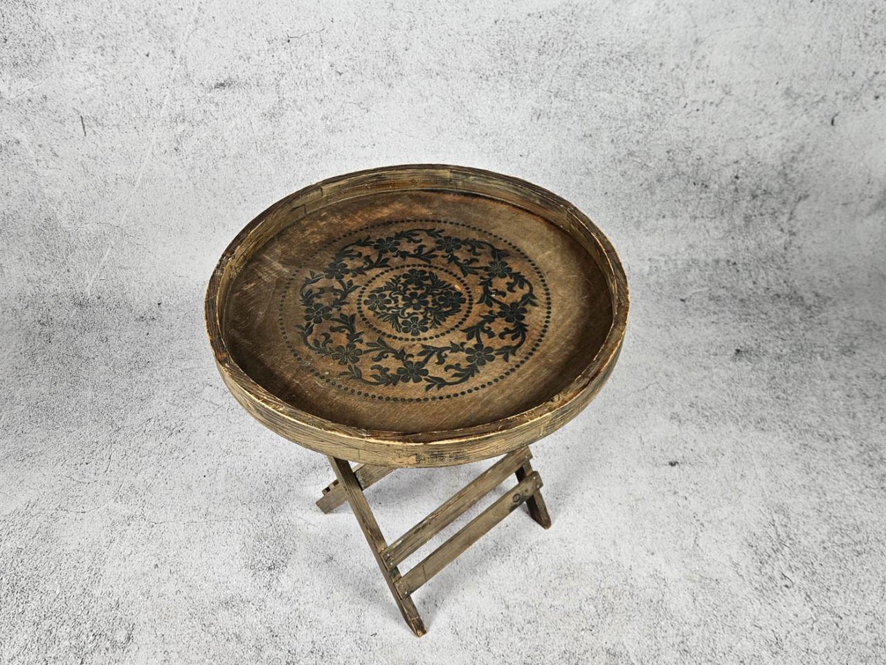 SMALL TABLE