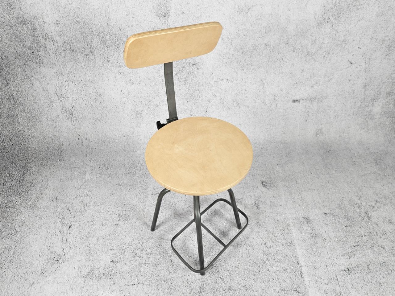 SWIVEL CHAIR