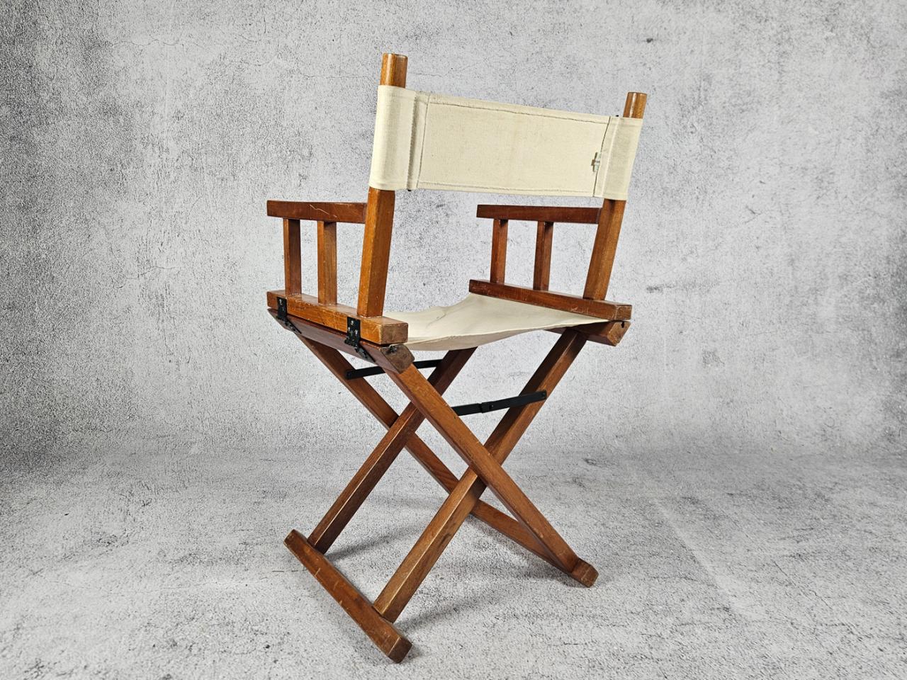 DIRECTOR'S CHAIR