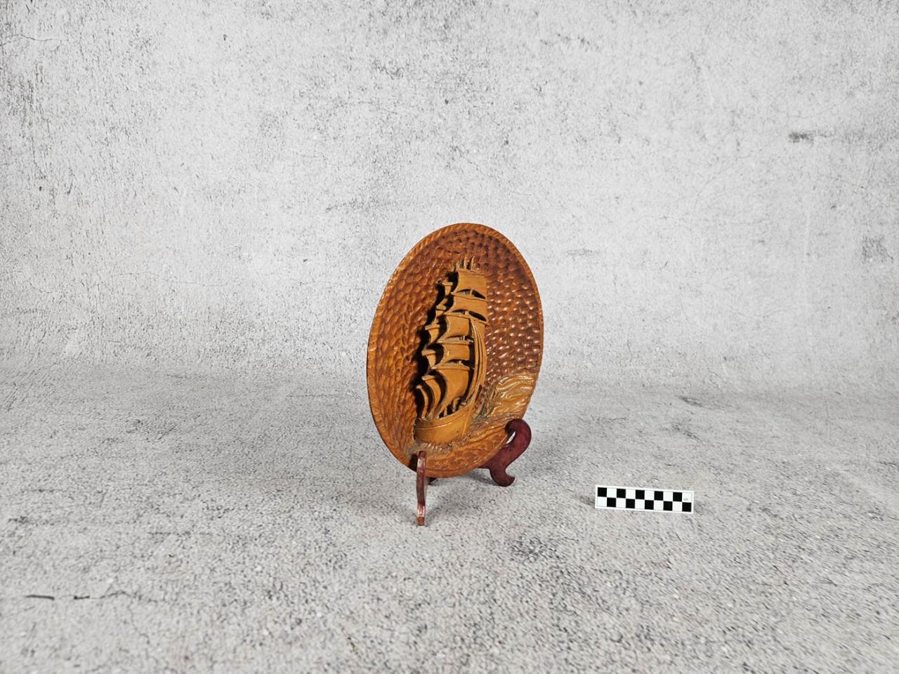 DECORATIVE ORNAMENTAL PLATE
