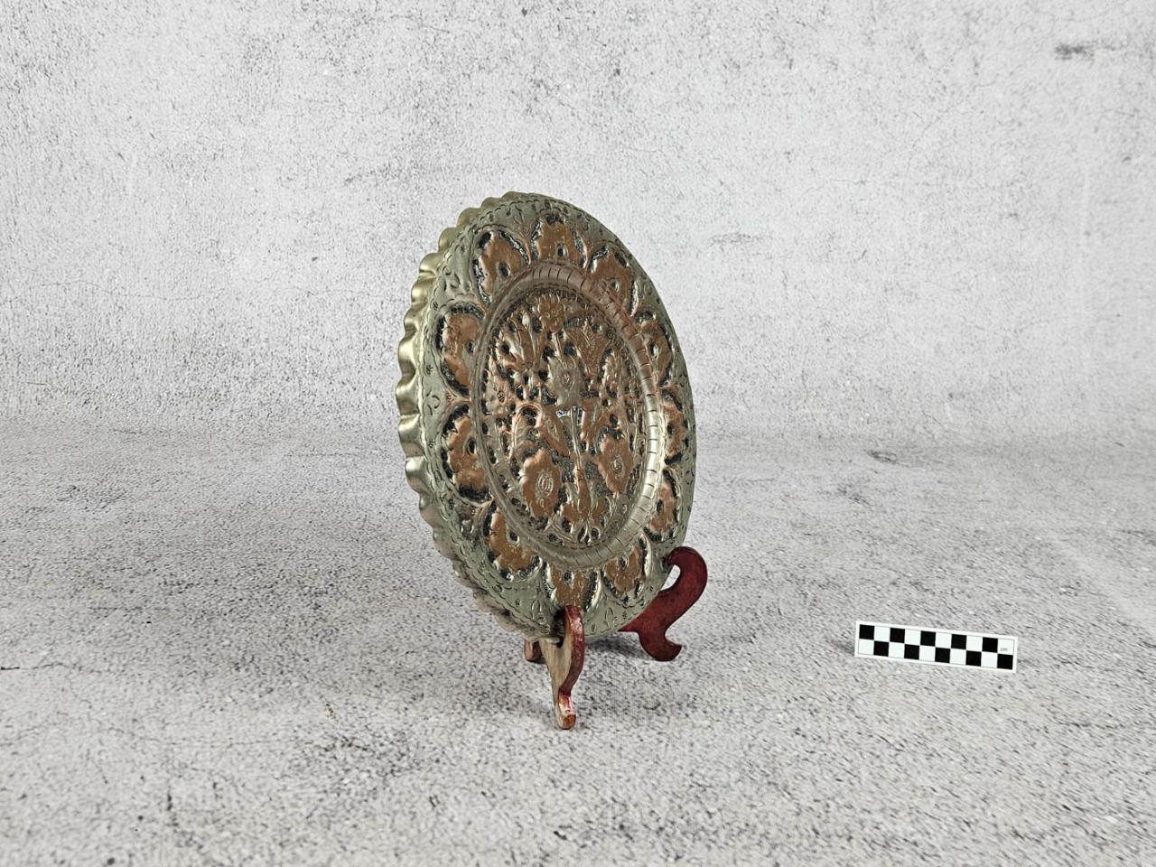 DECORATIVE ORNAMENTAL PLATE