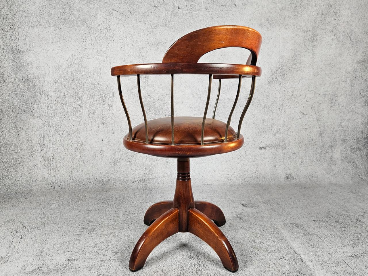 SWIVEL OFFICE CHAIR