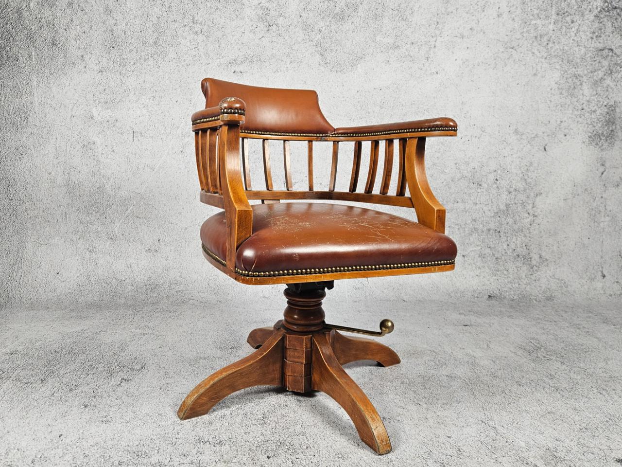 SWIVEL OFFICE CHAIR