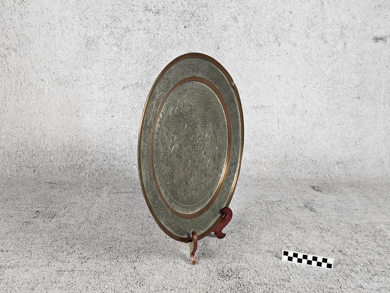DECORATIVE PLATE