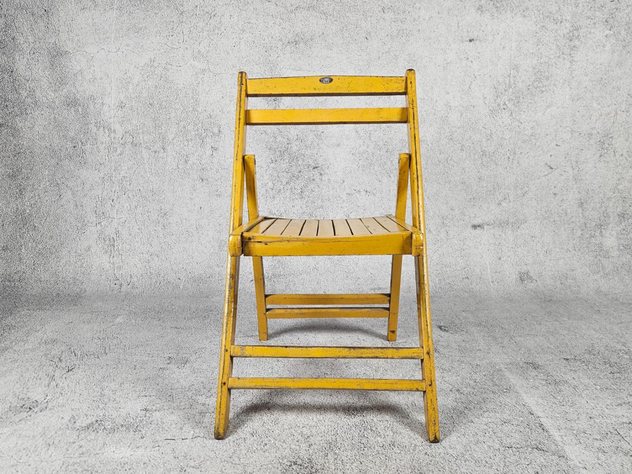 FOLDING CHAIR