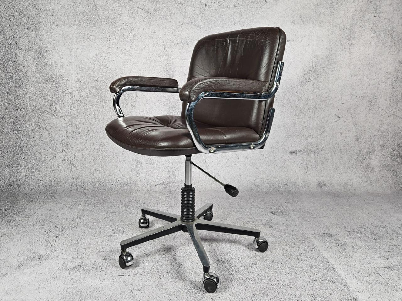 SWIVEL OFFICE CHAIR