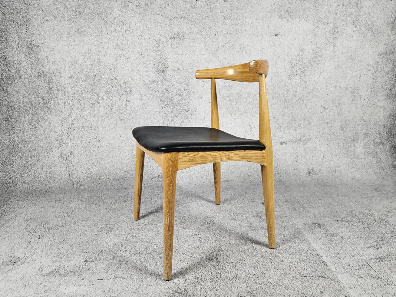 ELBOW STYLE CHAIR H. WEGNER