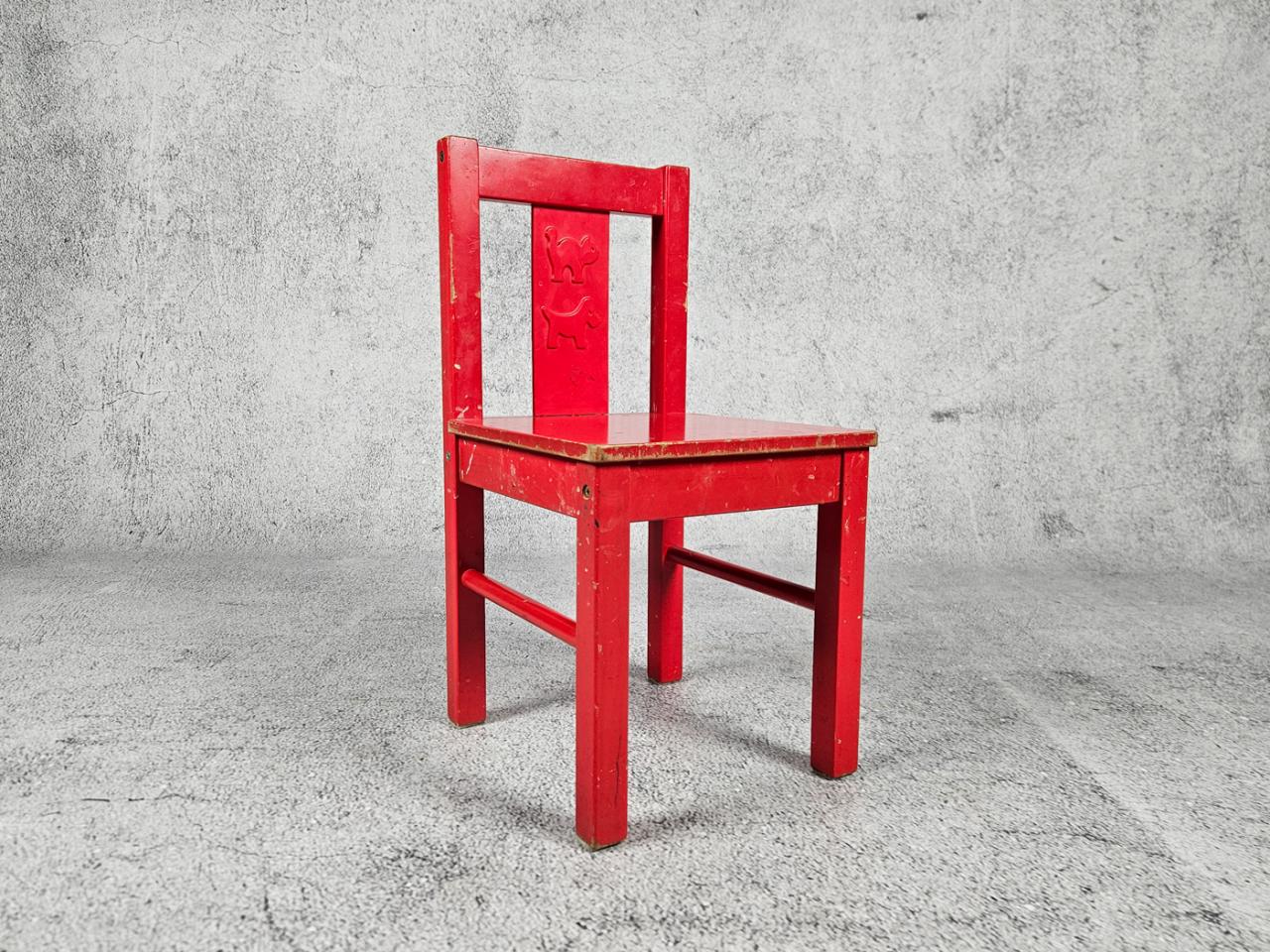CHILDREN'S CHAIR