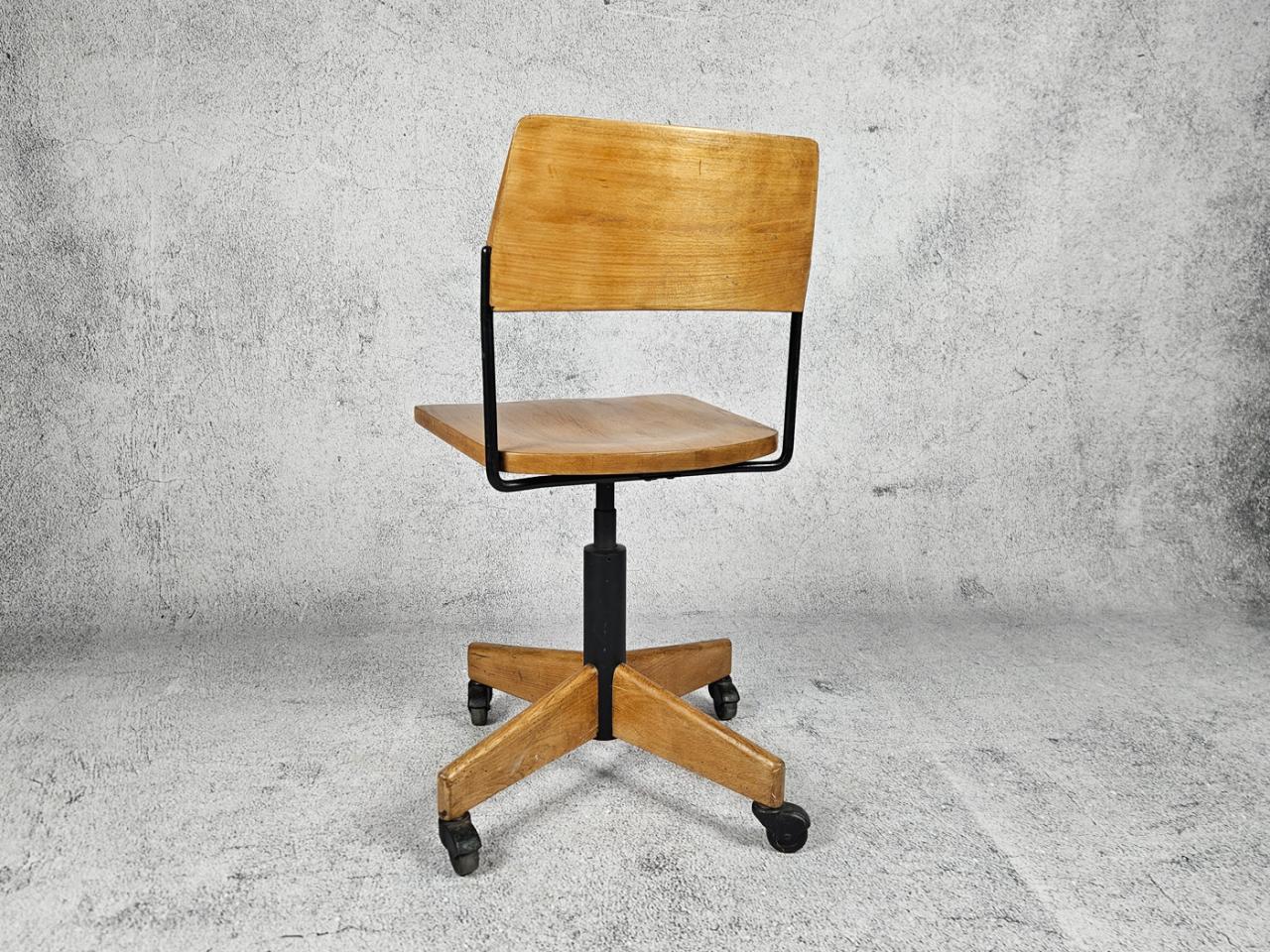 SCANDINAVIAN 70S SWIVEL OFFICE CHAIR