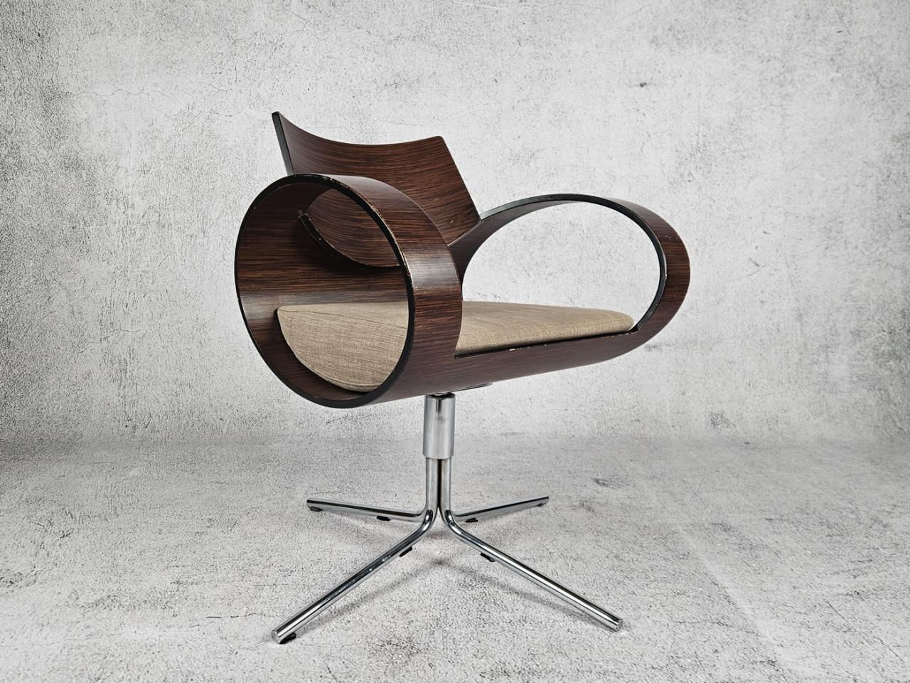 SWIVEL OFFICE CHAIR