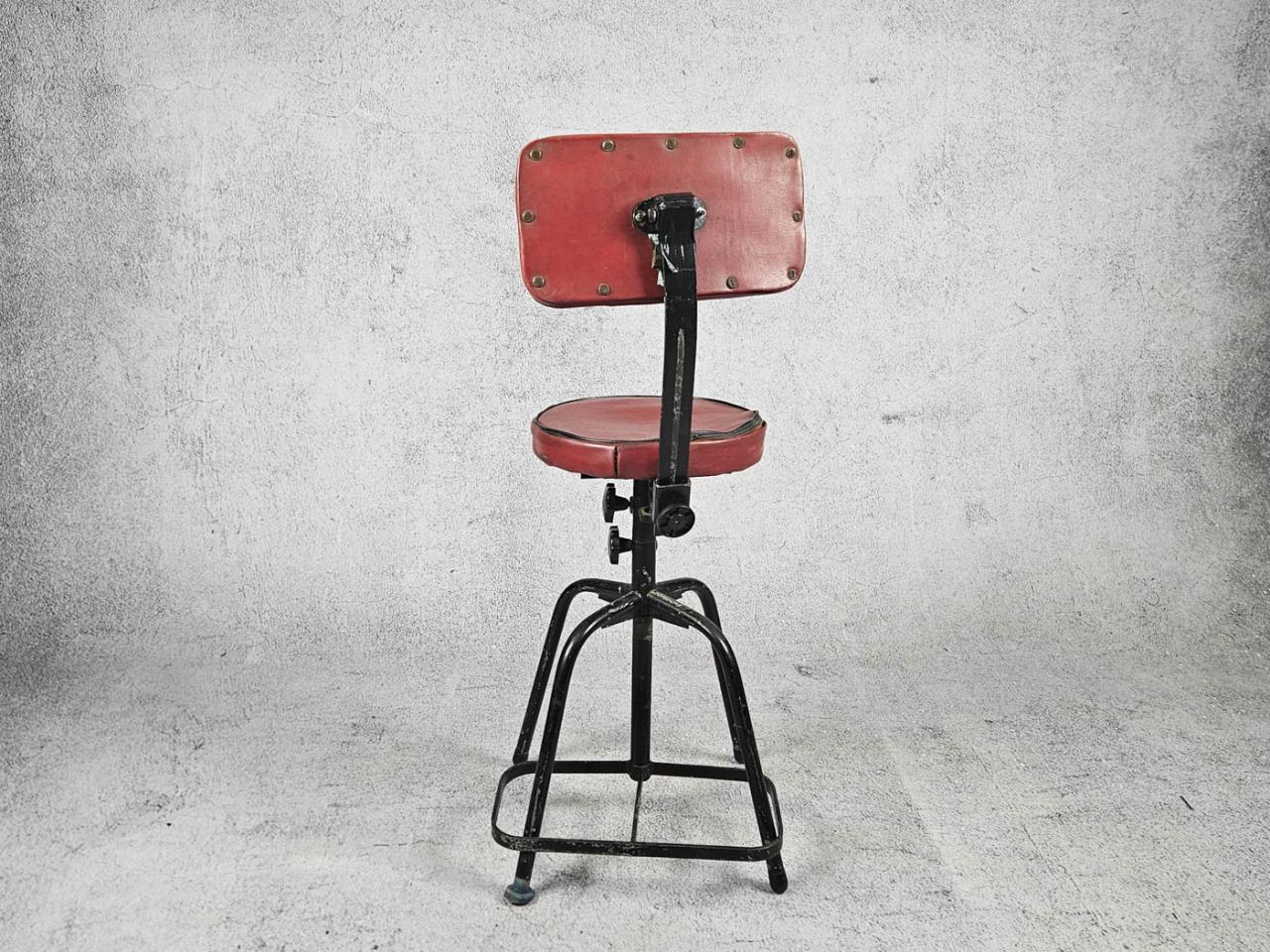 BARBER STOOL