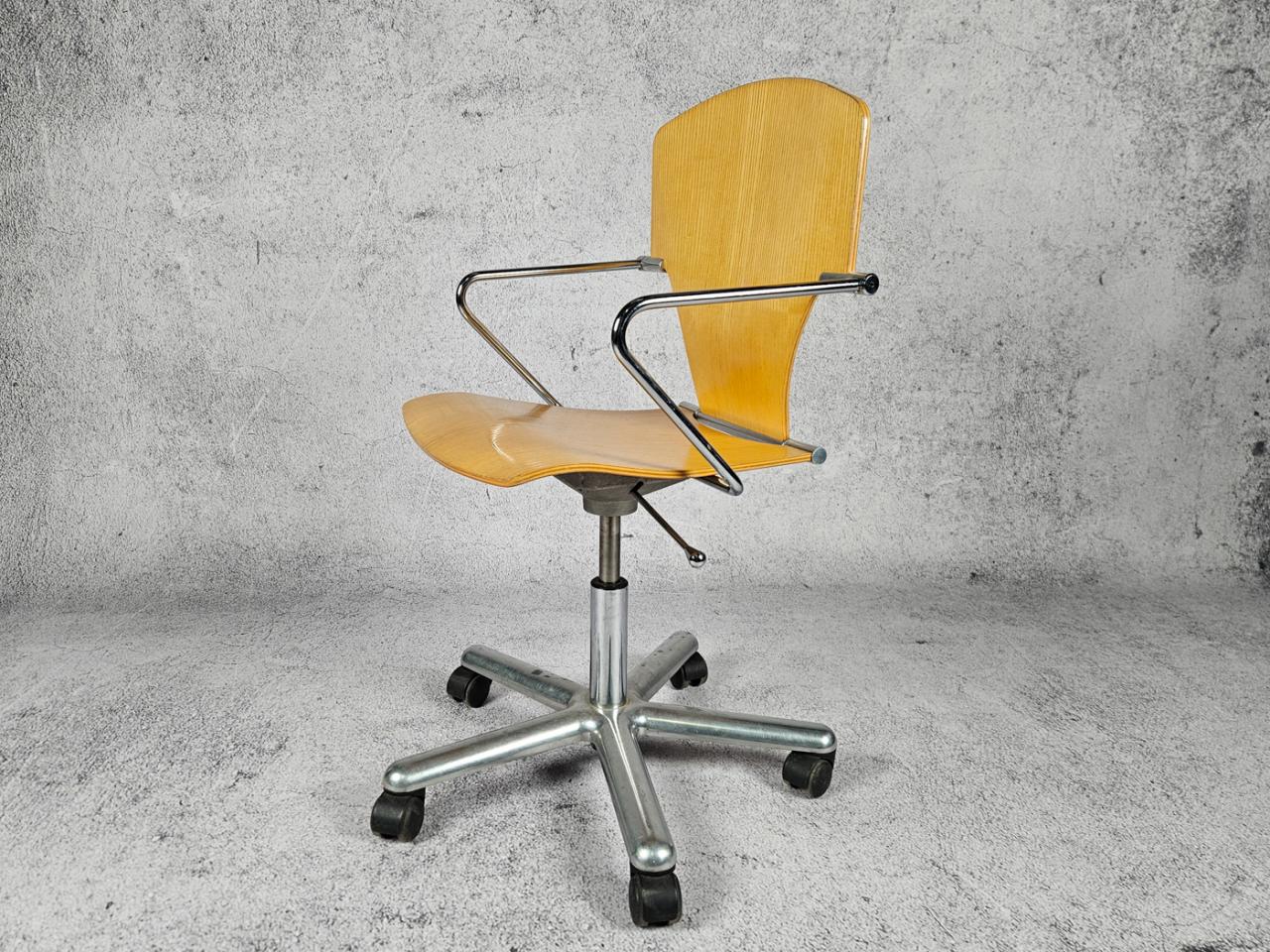 80S EGOA SWIVEL OFFICE CHAIR