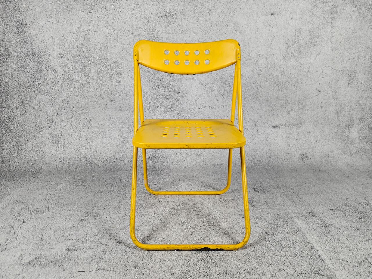 FOLDING CHAIR