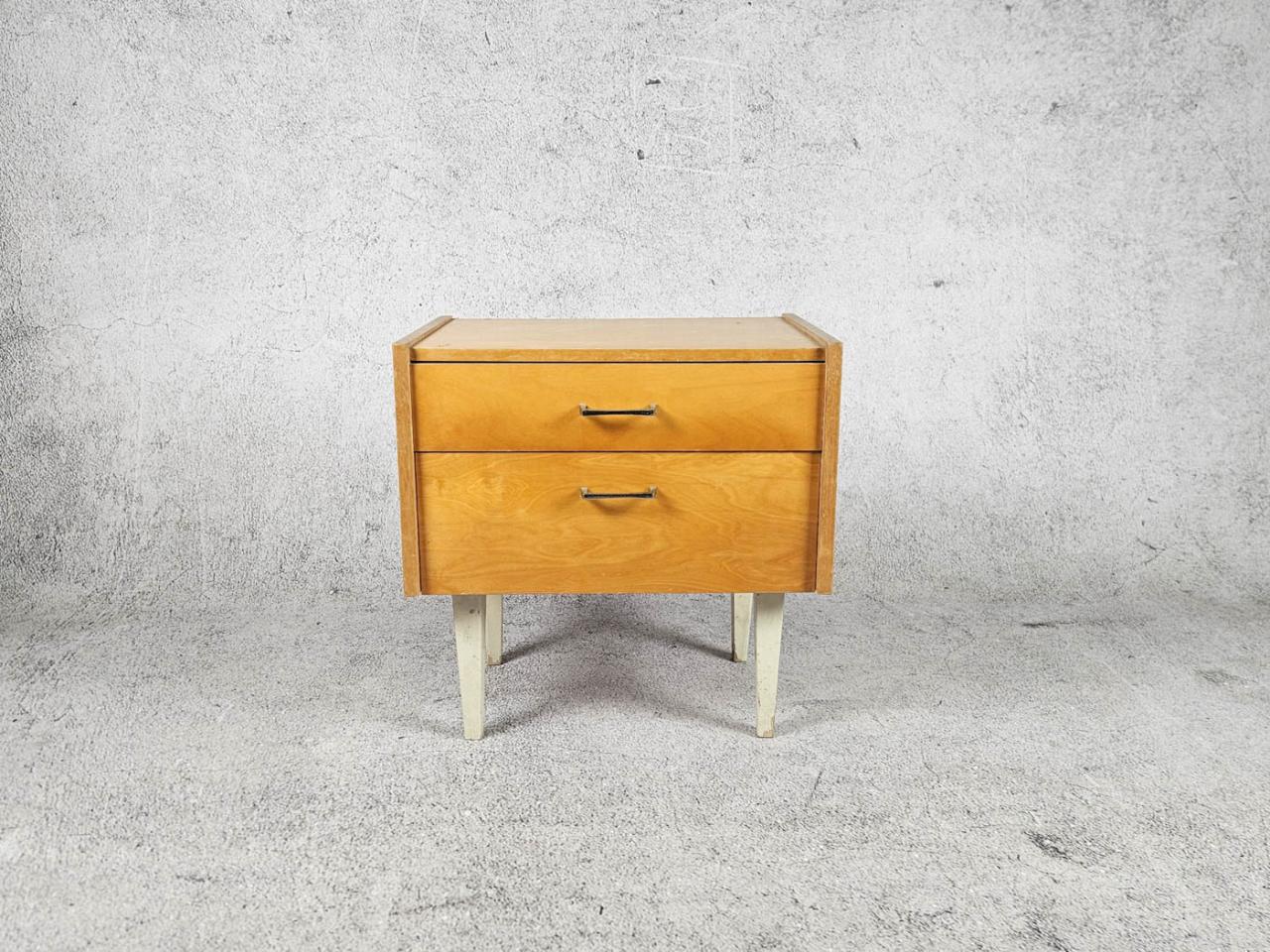 NIGHTSTAND