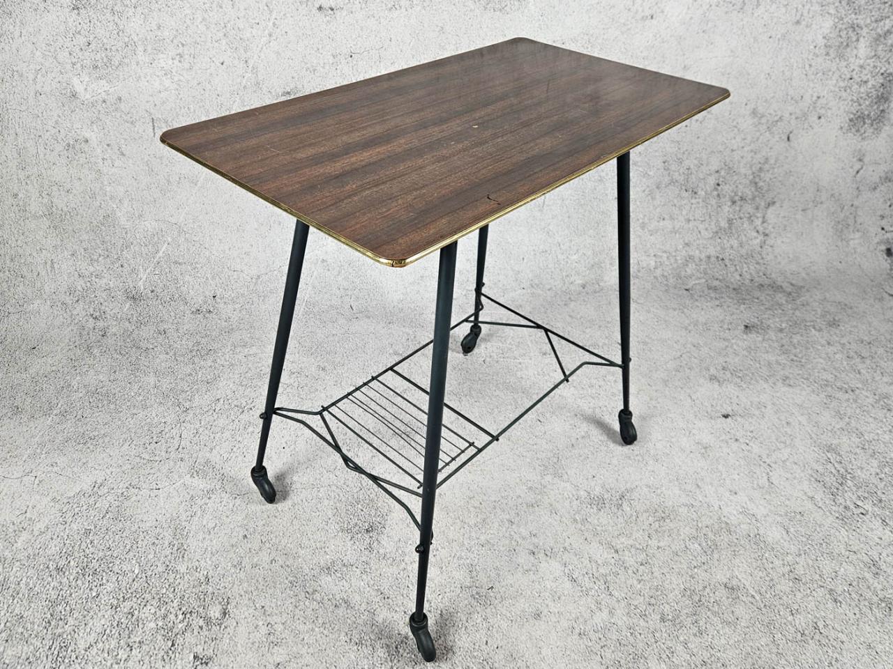 TABLE ON WHEELS