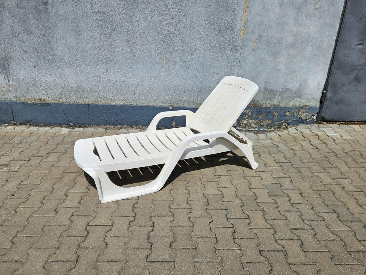 SUN LOUNGER