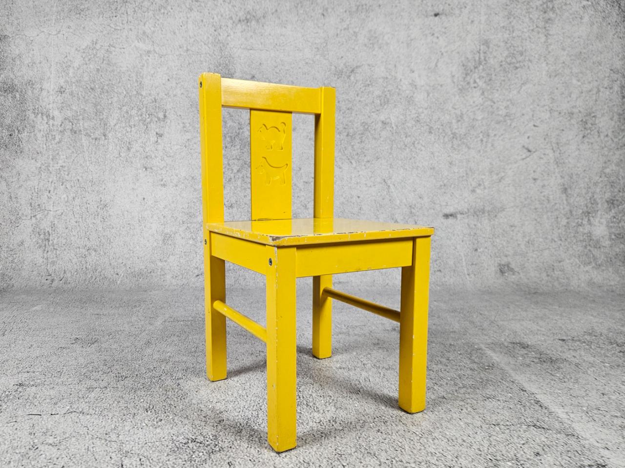 CHILDREN'S CHAIR