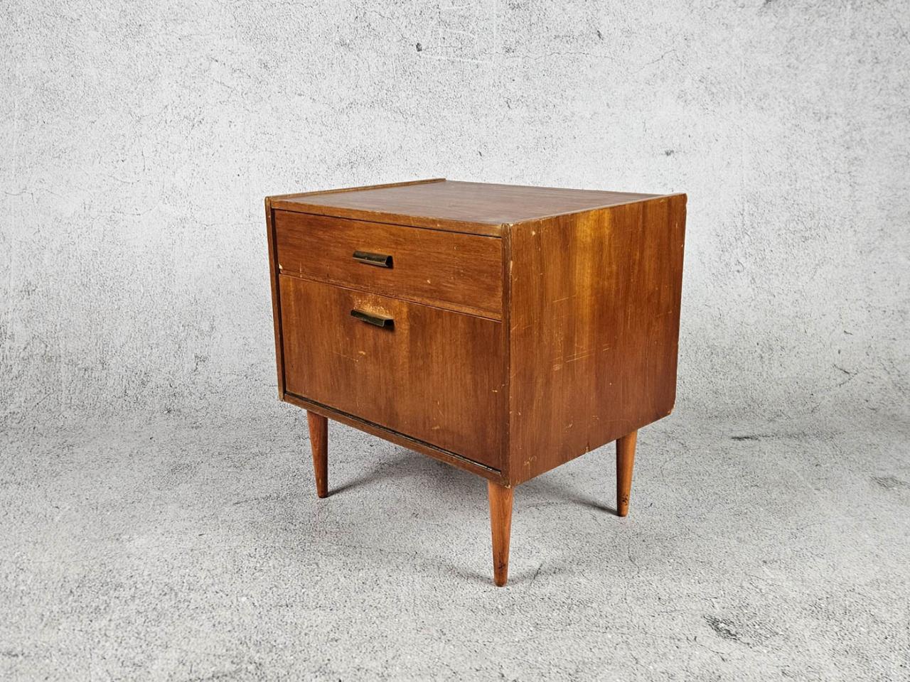 NIGHTSTAND