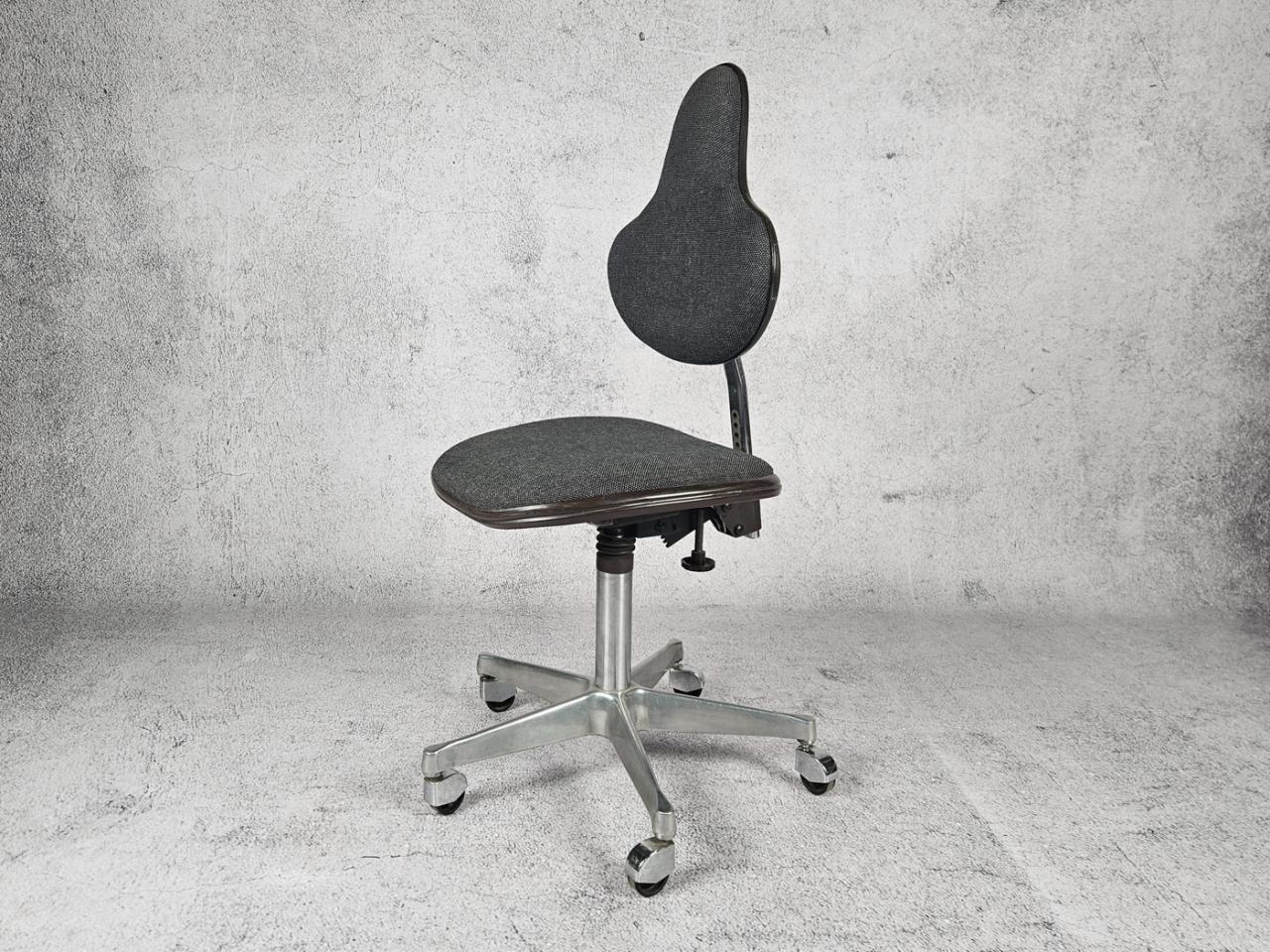 SWIVEL OFFICE CHAIR