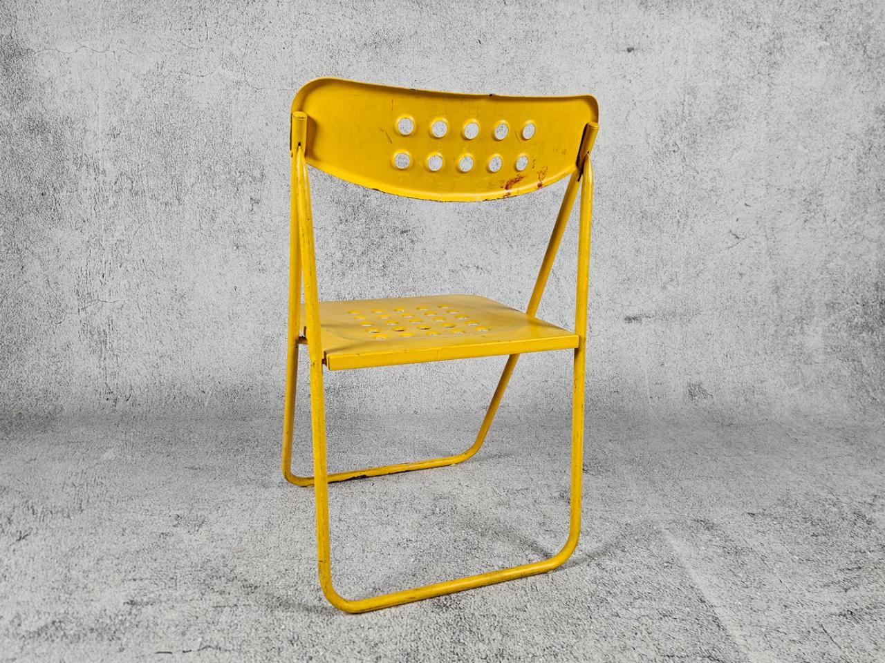 FOLDING CHAIR