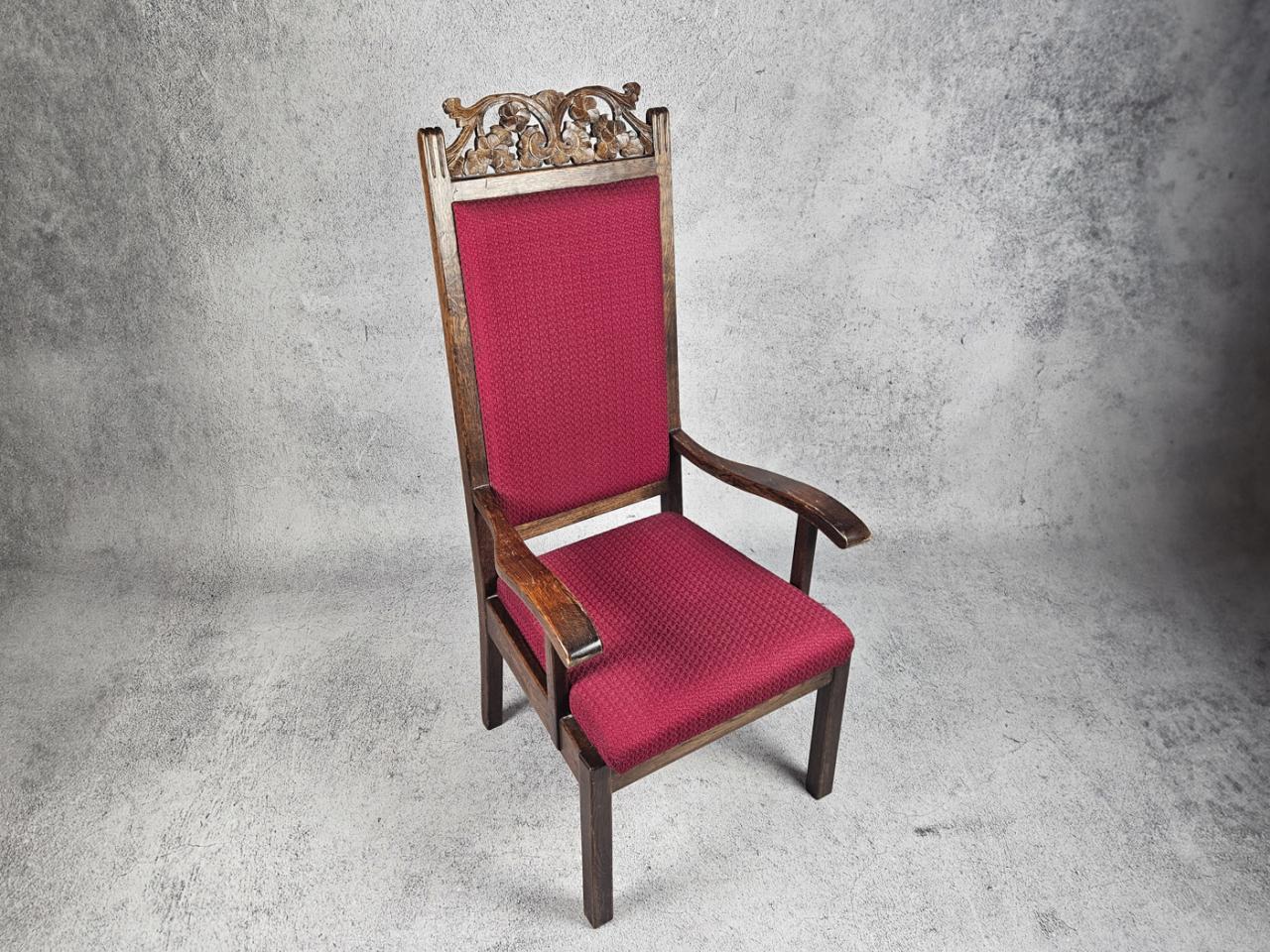 JUDGE'S CHAIR
